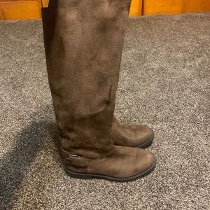 Bass knee boot